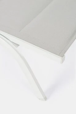 Chaise Longue En Aluminium Blanc Et Gris Chloé - Lot De 4 -Mobilier De Jardin Soldes chaise longue en aluminium blanc et gris chloe lot de 4 3666722592406 1393463